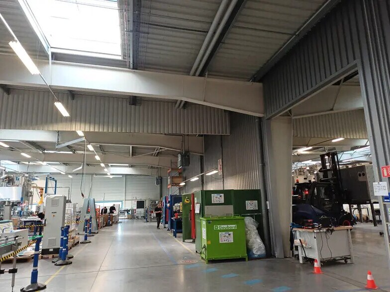 Industriel/Logistique dans Beaucouzé à vendre - Photo de l’immeuble – Image 1 sur 4
