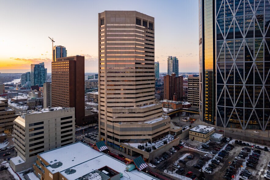 411 1st St SE, Calgary, AB à louer - Photo de l’immeuble – Image 3 sur 14