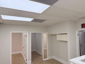 250 Catalonia Ave, Coral Gables, FL à louer Photo intérieure– Image 2 sur 5