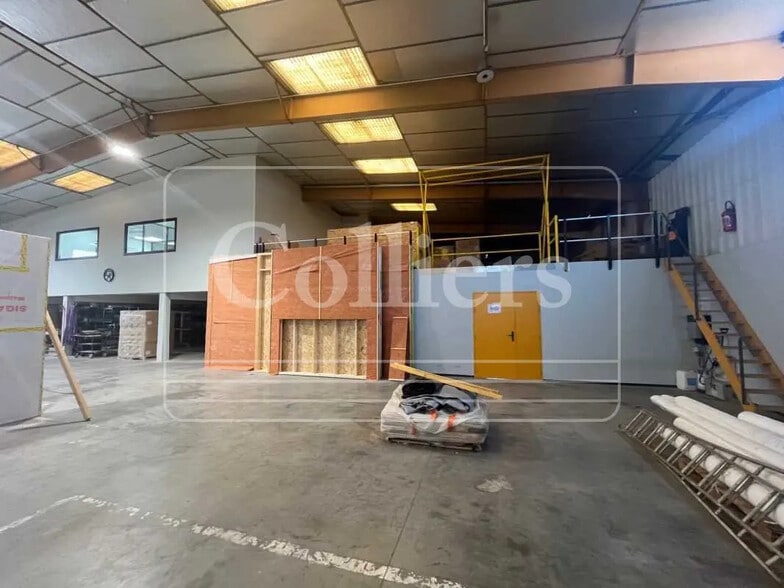 Local d'activités dans Miramas à vendre - Photo de l’immeuble – Image 2 sur 9