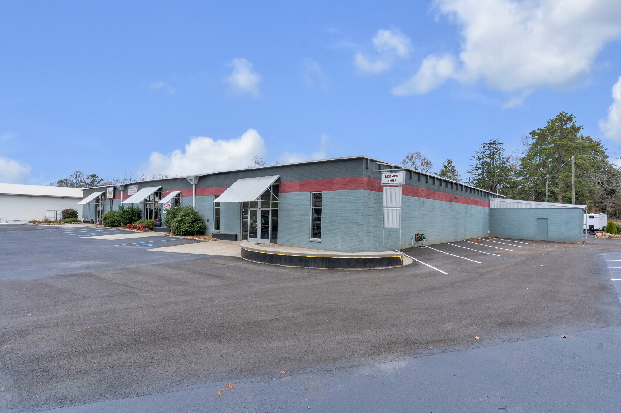 518 W North 1st St, Seneca, SC à vendre Photo de l’immeuble– Image 1 sur 33