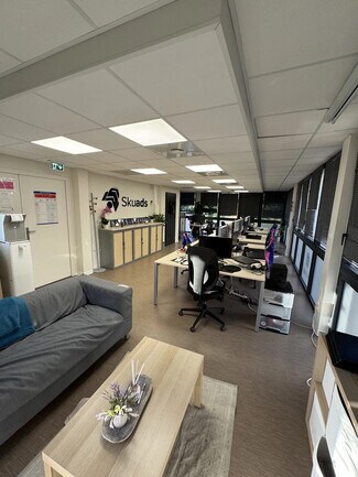 Plus de détails pour 77 Rue Emmanuel Vitria, Gardanne - Bureau à louer