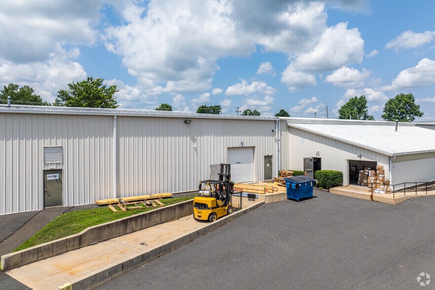 130 Penn Am Dr, Quakertown, PA à vendre - Photo de l’immeuble – Image 2 sur 8