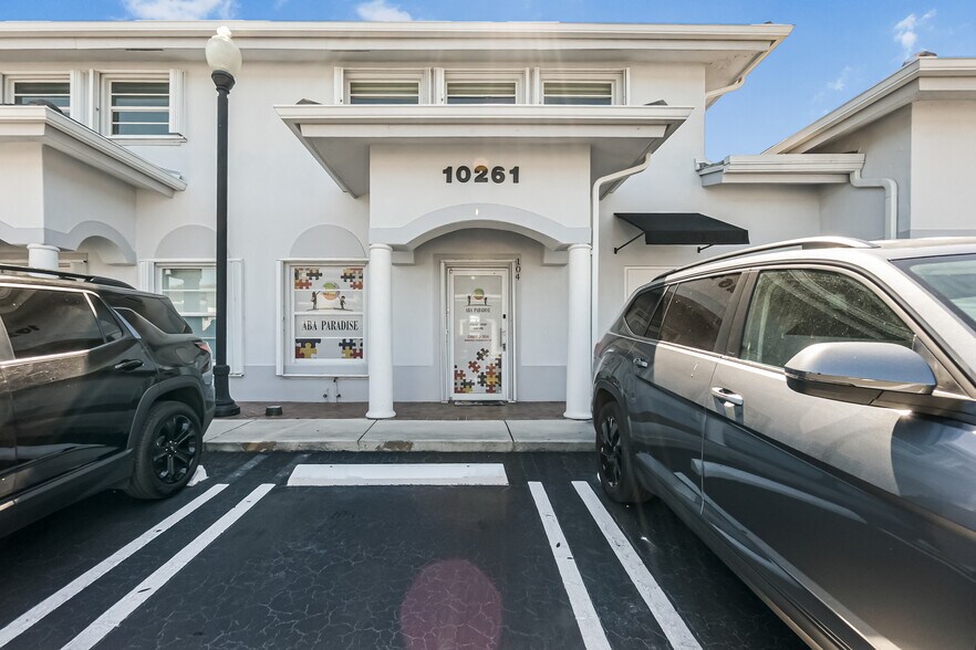 10261 Sunset Dr, Miami, FL à louer - Photo de l’immeuble – Image 1 sur 34
