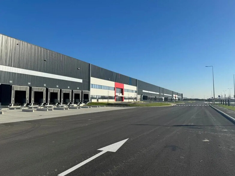 Industriel/Logistique dans Oudalle à louer - Photo de l’immeuble – Image 3 sur 11