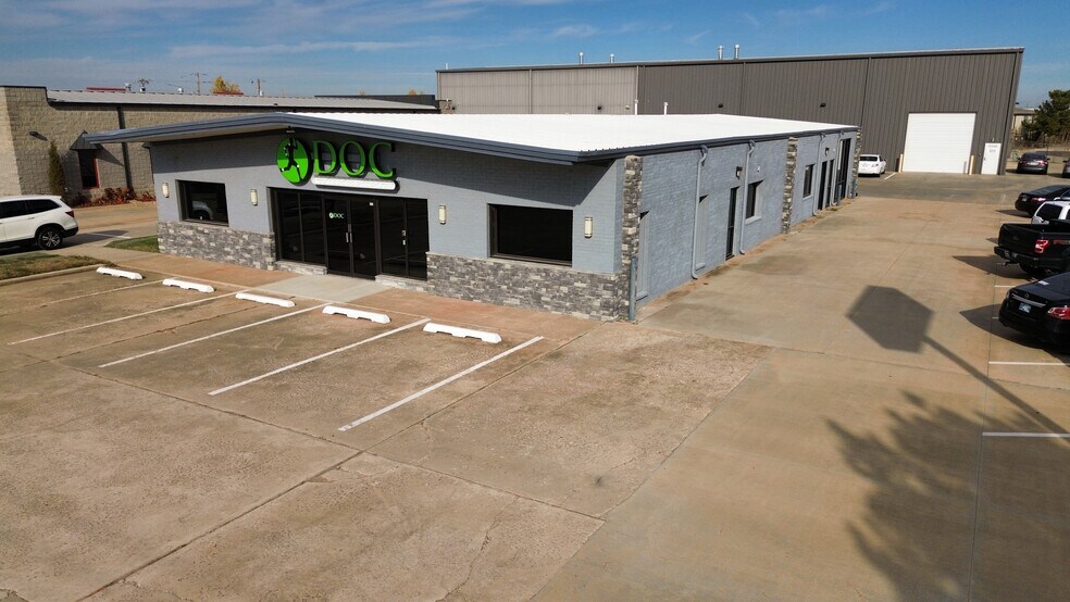 3209 N Flood Ave, Norman, OK à louer - Photo de l’immeuble – Image 1 sur 9