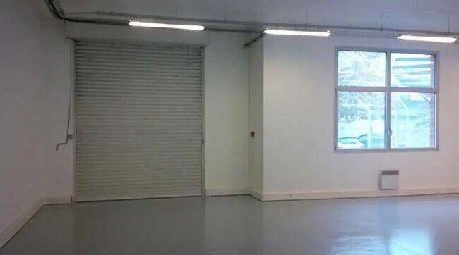 Plus de détails pour Bureau, Local d'activités à louer