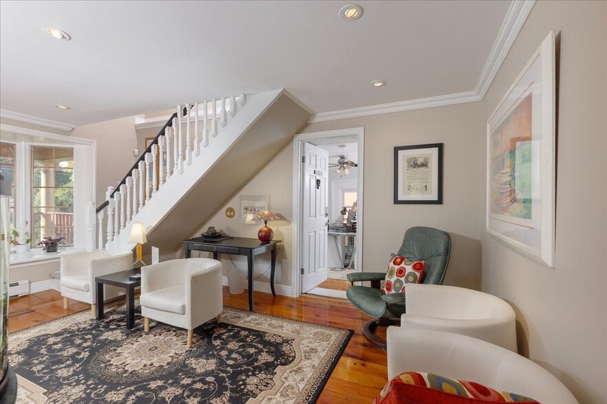 50 Wellington St E, Aurora, ON à vendre - Photo intérieure – Image 3 sur 7