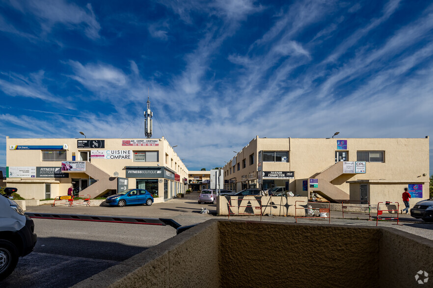 Local commercial dans Antibes à louer - Photo principale – Image 1 sur 4