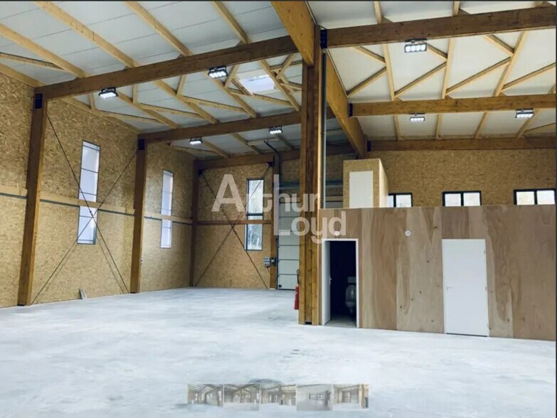 Local d’activités dans Allonzier-la-Caille à louer - Photo de l’immeuble – Image 2 sur 11