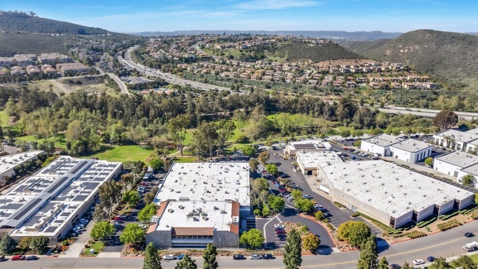 1755 La Costa Meadows Dr, San Marcos, CA à vendre - Photo de l’immeuble – Image 3 sur 13