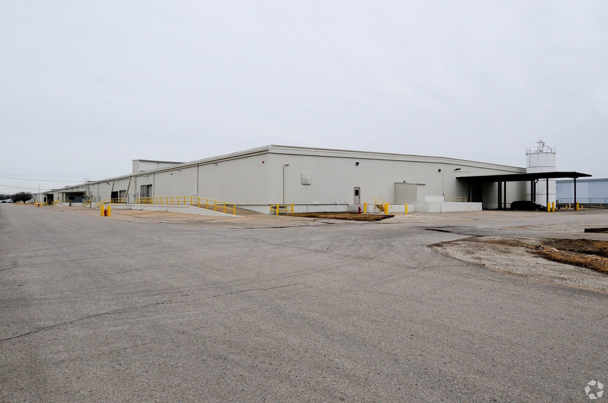 925 SW University Blvd, Topeka, KS à vendre Photo principale– Image 1 sur 6