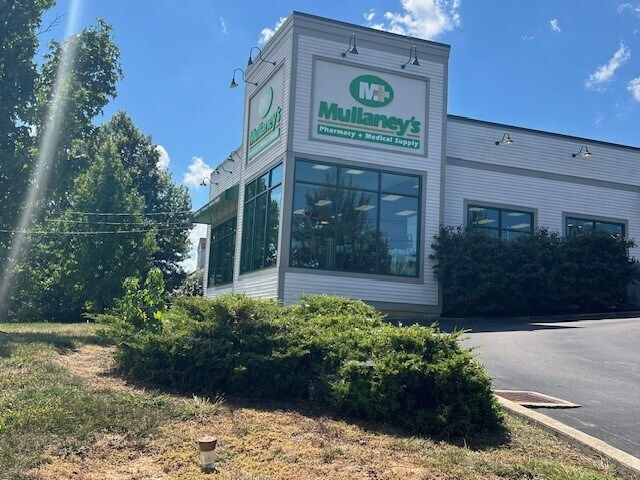 5907 Cheviot Rd, Cincinnati, OH à louer - Photo de l’immeuble – Image 2 sur 4