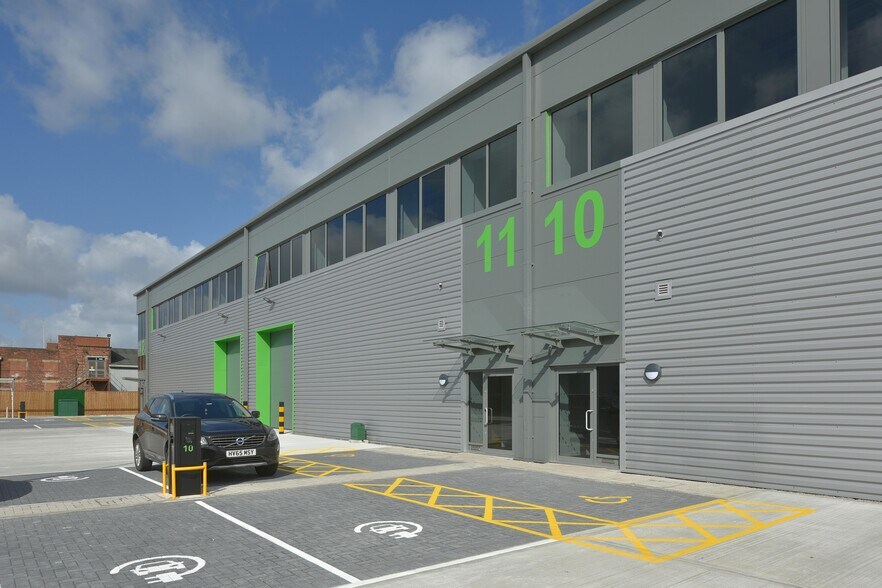 103 Barton Dock Rd, Manchester à louer - Photo de l’immeuble – Image 3 sur 38