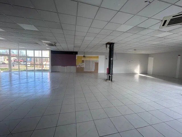 Local commercial dans Chalon-sur-Saône à louer - Photo de l’immeuble – Image 1 sur 3