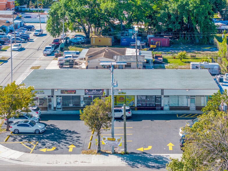 820 SE 8th St, Hialeah, FL à vendre - Photo de l’immeuble – Image 3 sur 20
