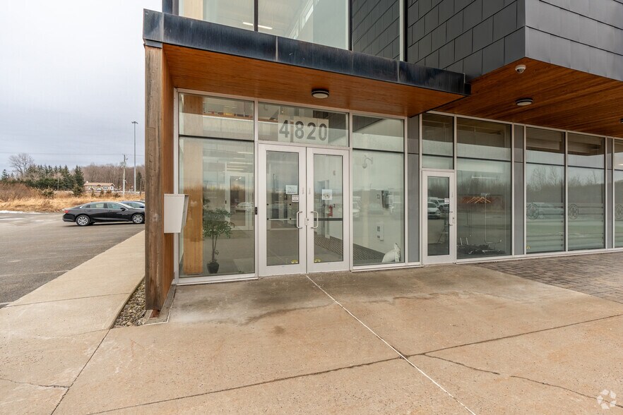 4820 Rue De La Pascaline, Lévis, QC à louer - Photo de l’immeuble – Image 3 sur 5