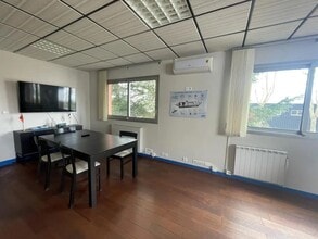 Local d’activités dans Lisses à louer Photo intérieure– Image 2 sur 8