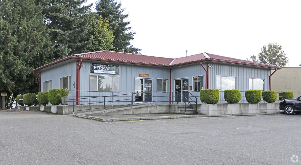 13819 Meridian Ave E, Puyallup, WA à louer - Photo principale – Image 1 sur 4