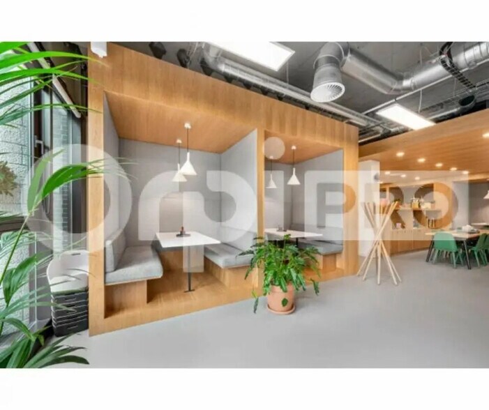 Bureau dans Argenteuil à louer - Photo de l’immeuble – Image 3 sur 11