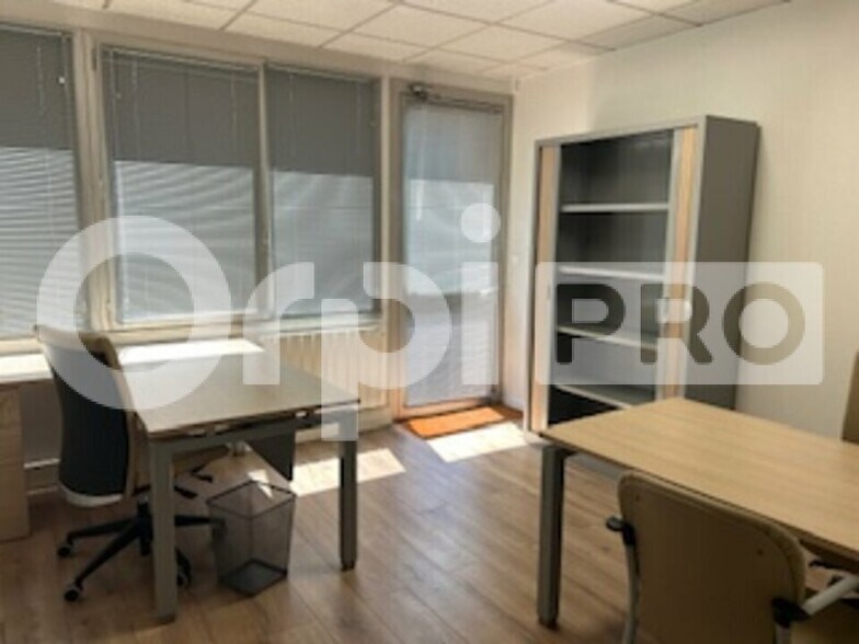 Bureau dans Lissieu à vendre - Photo intérieure – Image 2 sur 9