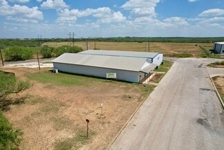 Plus de détails pour 1375 Junior Blvd, Pleasanton, TX - Local d'activités à louer