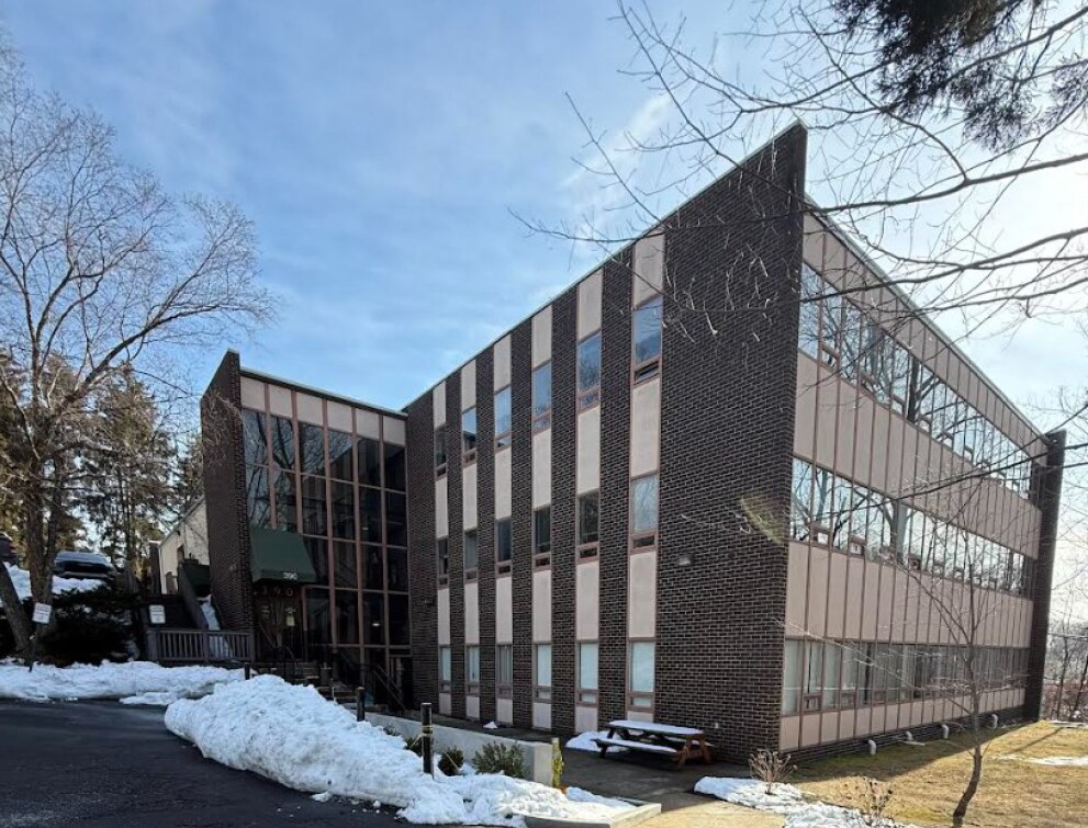 390 Reed Rd, Broomall, PA à louer Photo principale– Image 1 sur 6