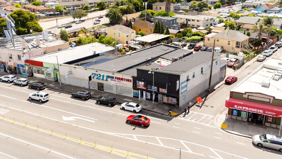 7201–7215 International Blvd & 1274 72nd portefeuille de 1 biens à vendre sur LoopNet.fr - Photo principale – Image 1 sur 28