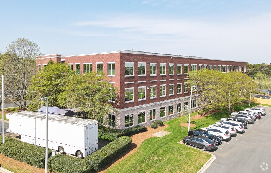 8401 Medical Plaza Dr, Charlotte, NC à louer - Photo de l’immeuble – Image 2 sur 22