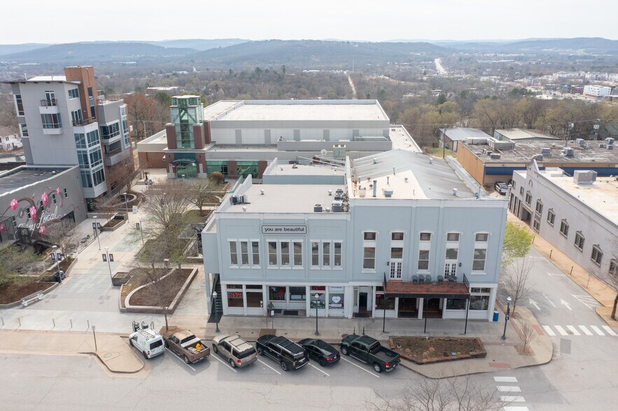 21 W Mountain St, Fayetteville, AR à louer - Photo principale – Image 1 sur 12