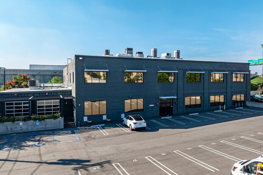 40 E Verdugo Ave, Burbank, CA à louer - Photo principale – Image 1 sur 16