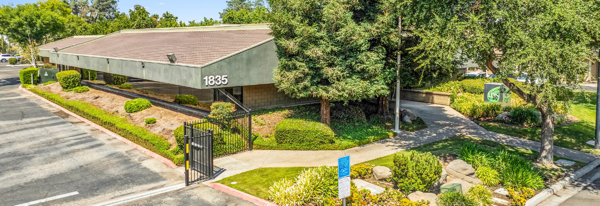1835 N Fine Ave, Fresno, CA à vendre Photo de l’immeuble– Image 1 sur 4