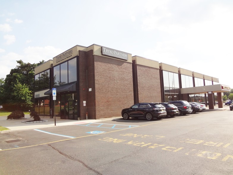575 Route 70, Brick, NJ à louer - Photo de l’immeuble – Image 1 sur 40