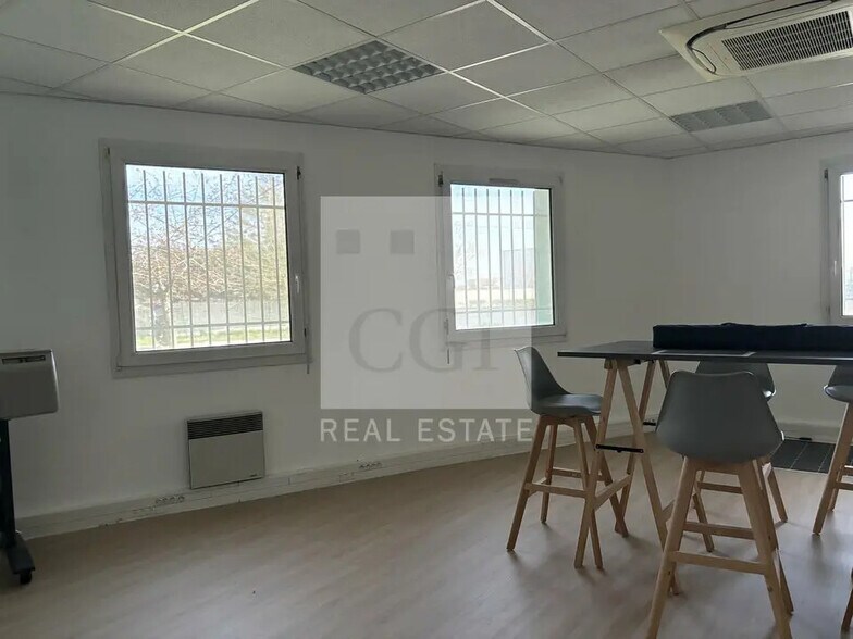 Bureau dans Toussieu à louer - Photo de l’immeuble – Image 2 sur 7