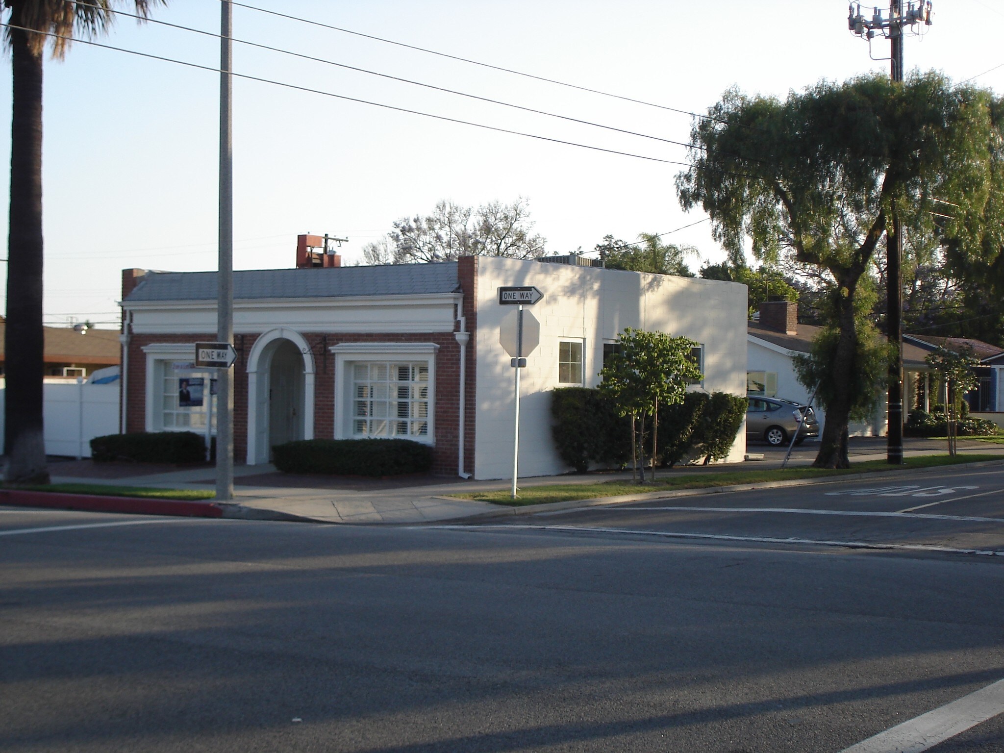 945 N Azusa Ave, Azusa, CA à louer Photo de l’immeuble– Image 1 sur 7