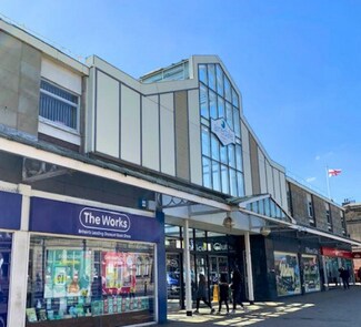 Plus de détails pour College Walk, Keighley - Local commercial à louer