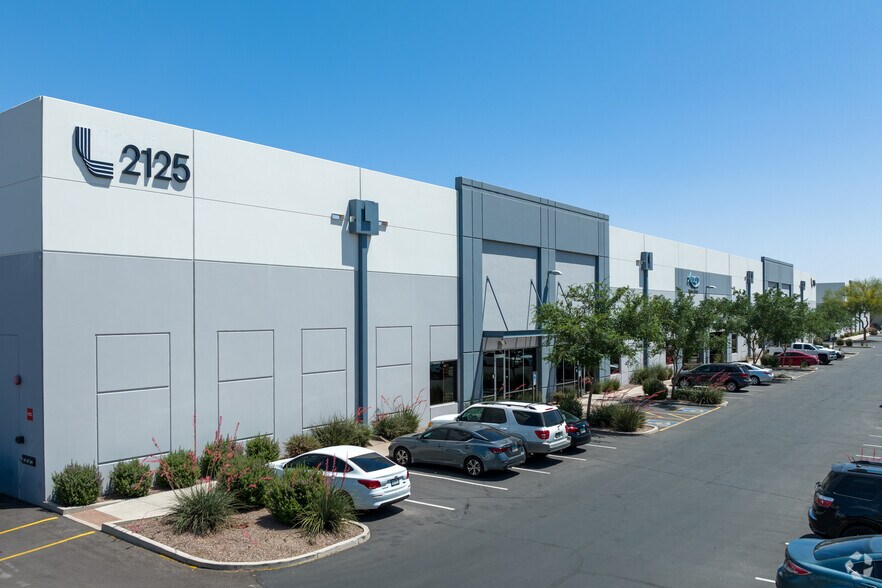 2115 S 11th Ave, Phoenix, AZ à louer - Photo de l’immeuble – Image 2 sur 14