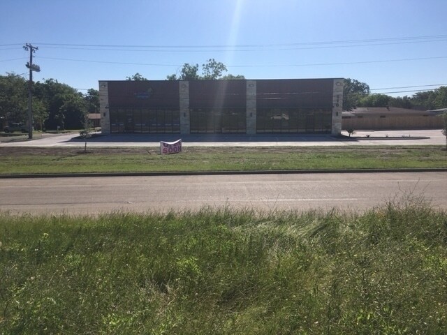 110 N Jim Wright Fwy, Fort Worth, TX à louer - Photo principale – Image 2 sur 15