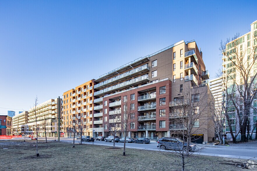 225 Rue de la Montagne, Montréal, QC à louer - Photo de l’immeuble – Image 3 sur 3