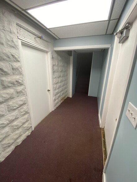 74 Plain St, Brockton, MA à louer - Photo intérieure – Image 3 sur 14