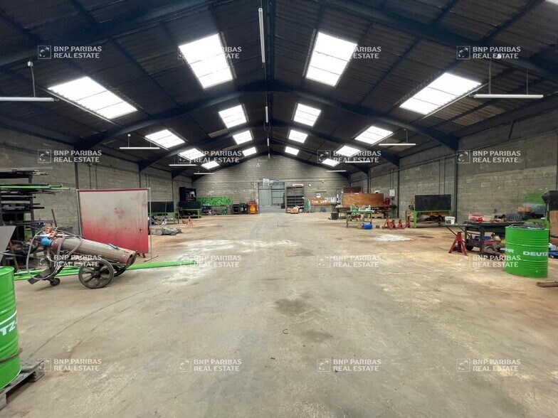 Local d'activités dans Le Rheu à vendre - Photo de l’immeuble – Image 2 sur 11
