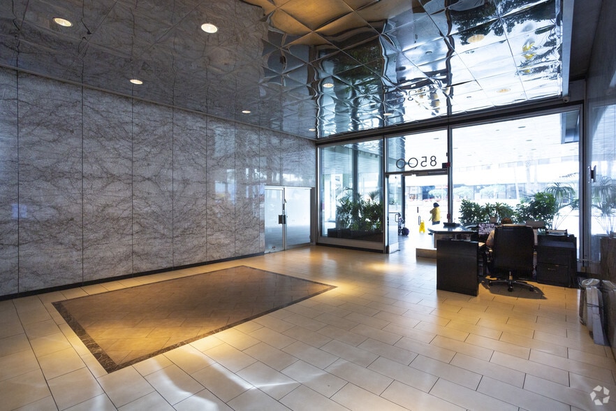 8500 Wilshire Blvd, Beverly Hills, CA à louer - Hall d’entrée – Image 3 sur 5