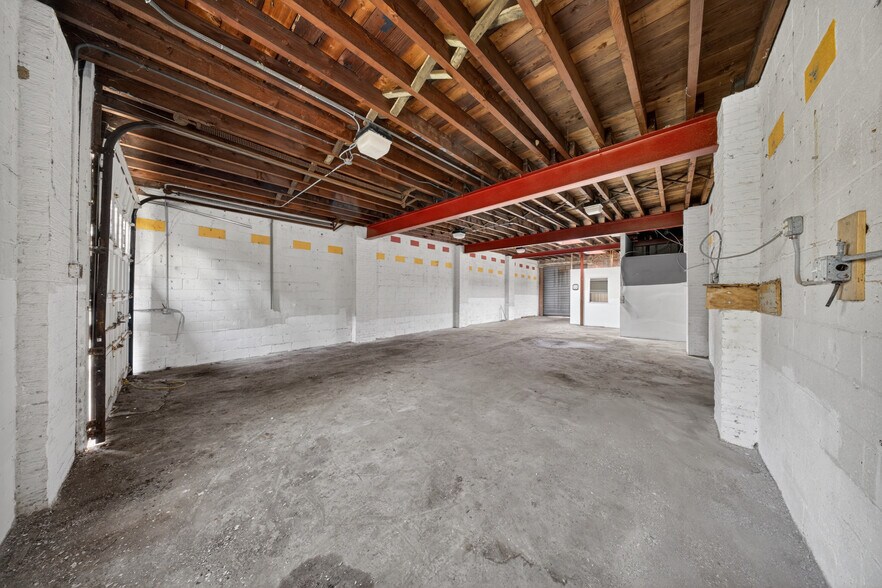 21512 42nd Ave, Bayside, NY à vendre - Photo de l’immeuble – Image 2 sur 12