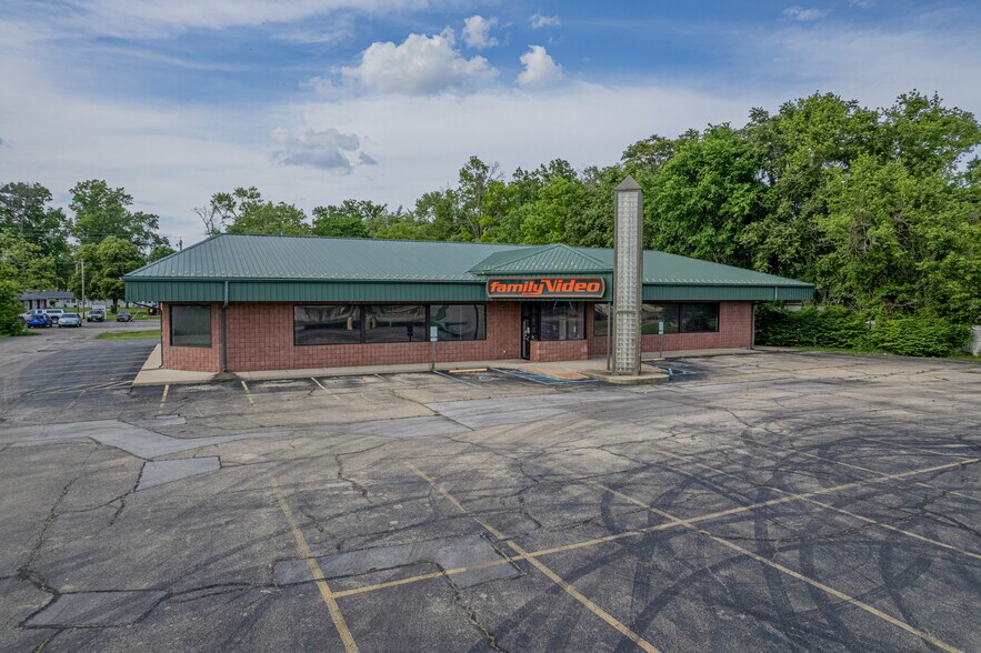 612 W Main St, Salem, IL à louer - Photo de l’immeuble – Image 2 sur 14