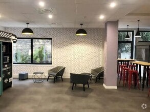 164-170 Rue Victor Hugo, Levallois-Perret à louer Photo intérieure– Image 2 sur 3