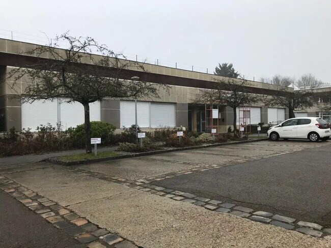 Plus de détails pour 9 Avenue Jean D'Alembert, Trappes - Bureau, Local d'activités à louer