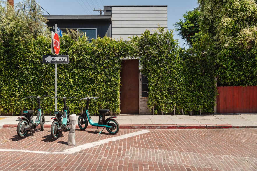 40 18th Ave, Venice, CA à vendre - Photo de l’immeuble – Image 3 sur 31