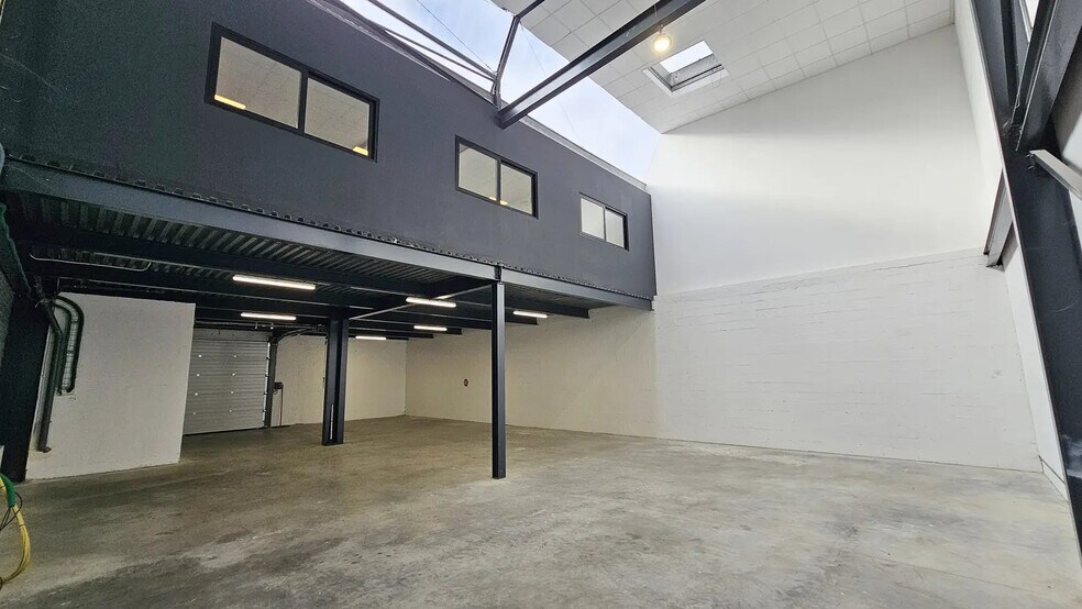 Local d’activités dans Collégien à louer - Photo intérieure – Image 2 sur 16