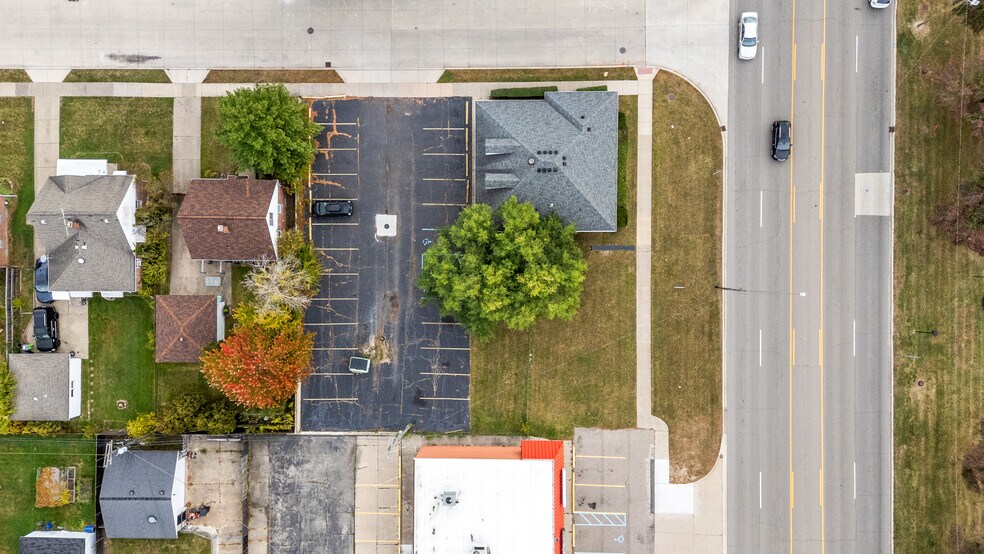 19551 E 10 Mile Rd, Roseville, MI à louer - Photo de l’immeuble – Image 2 sur 3