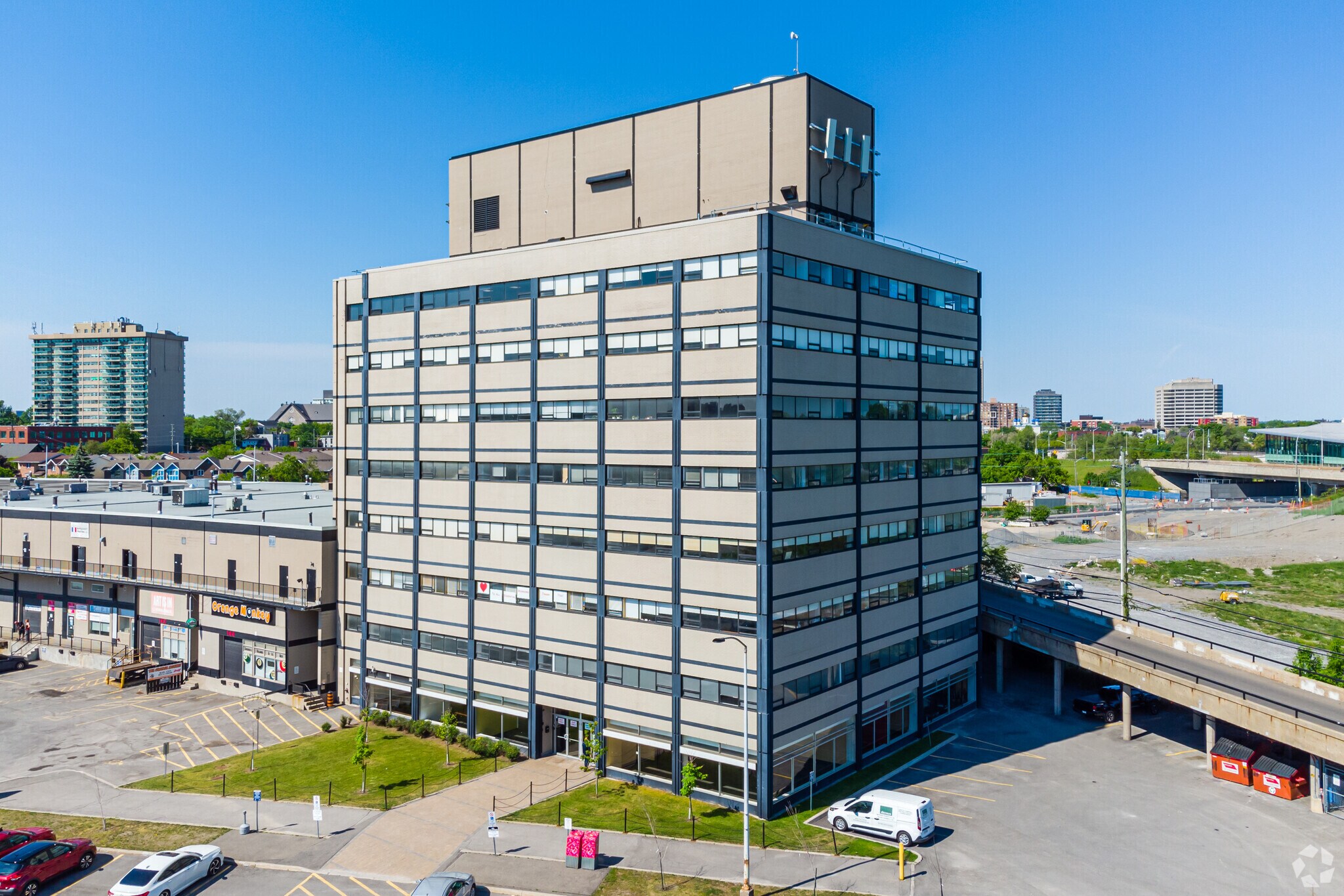 250 City Centre Ave, Ottawa, ON à louer Photo principale– Image 1 sur 10
